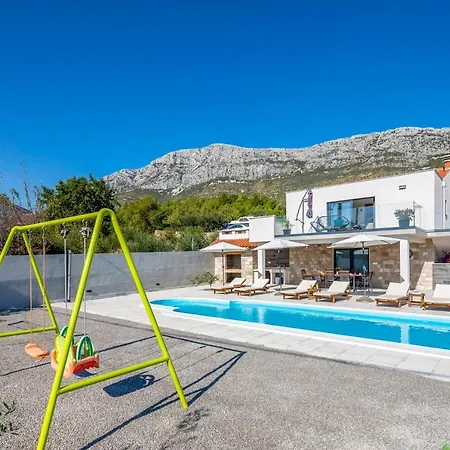 Kastel Sucurac Sleeps 8 With Pool Air Con And Wifi Kastela