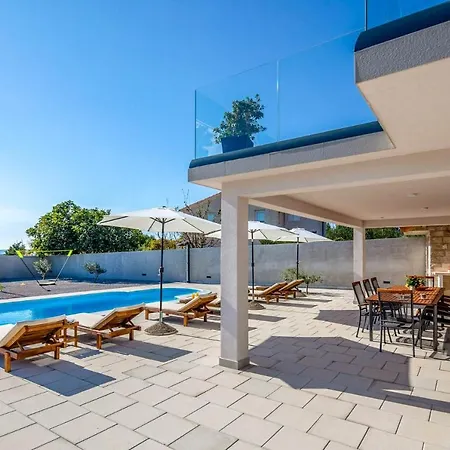 Kastel Sucurac Sleeps 8 With Pool Air Con And Wifi Kastela