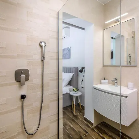 Kastel Sucurac Sleeps 8 With Pool Air Con And Wifi Kastela