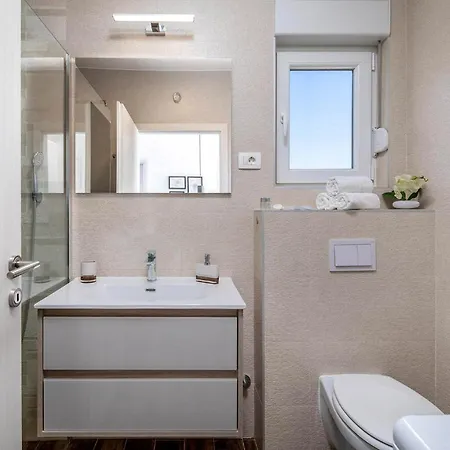 Villa Kastel Sucurac Sleeps 8 With Pool Air Con And Wifi Kastela