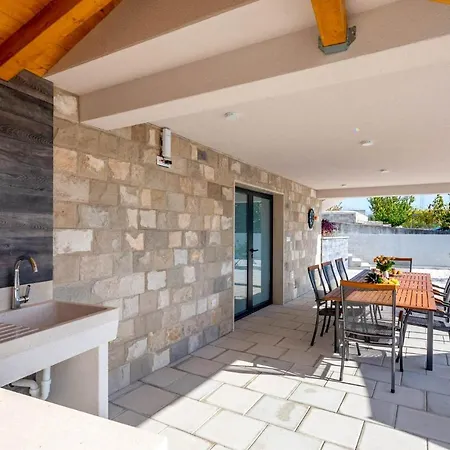 Kastel Sucurac Sleeps 8 With Pool Air Con And Wifi * Kastela
