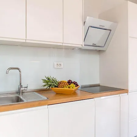 Villa Kastel Sucurac Sleeps 8 With Pool Air Con And Wifi