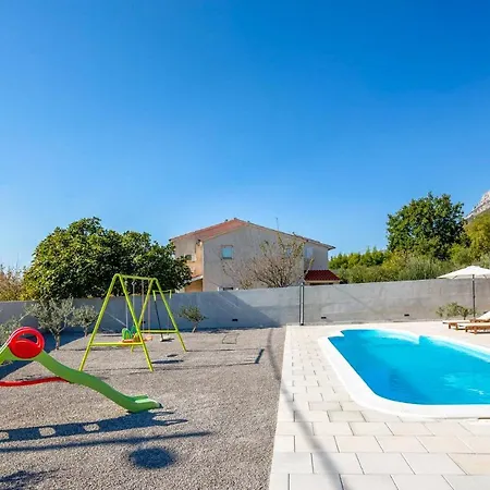 Villa Kastel Sucurac Sleeps 8 With Pool Air Con And Wifi