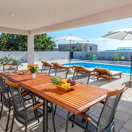 Villa Kastel Sucurac Sleeps 8 With Pool Air Con And Wifi *