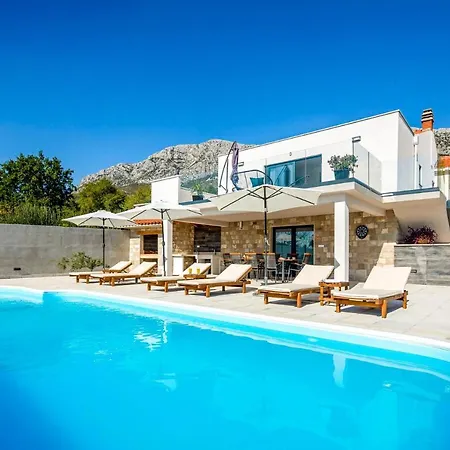 Kastel Sucurac Sleeps 8 With Pool Air Con And Wifi * Kastela